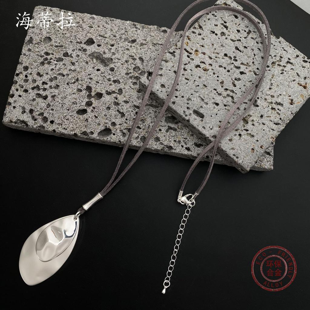 Irregular leaf alloy pendant, simple retro leather rope women's long high-end necklace