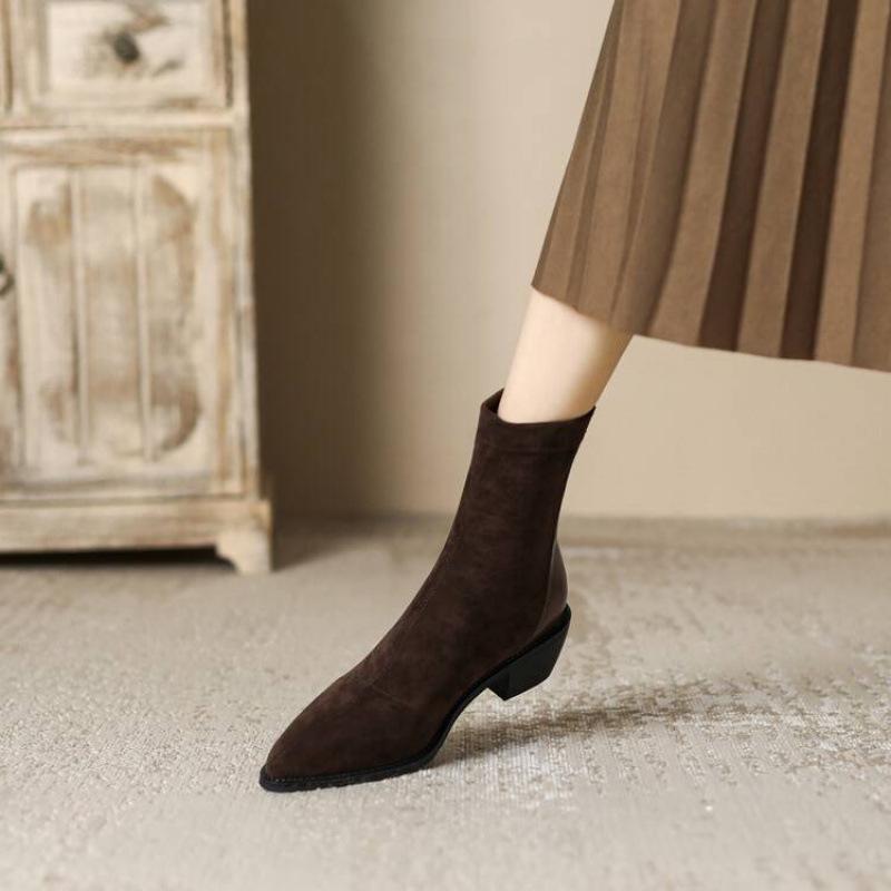Autumn and winter pointed middle heel medium boots women's suede large size women's boots square heel comfortable Korean version of the new solid