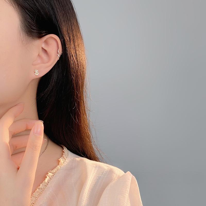 Exquisite, Fresh Flower Earrings for Women New Niche Design Light Luxury Earrings
