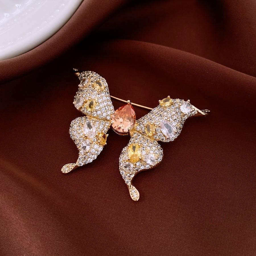 Średniowieczna Vintage Broszka z Kontrastującą Pszczołą Inkrustowana Diamentami Retro Lekki Luksus High-endowa Korsaż Wykwintne Wszechstronne Dodatki Kobiety