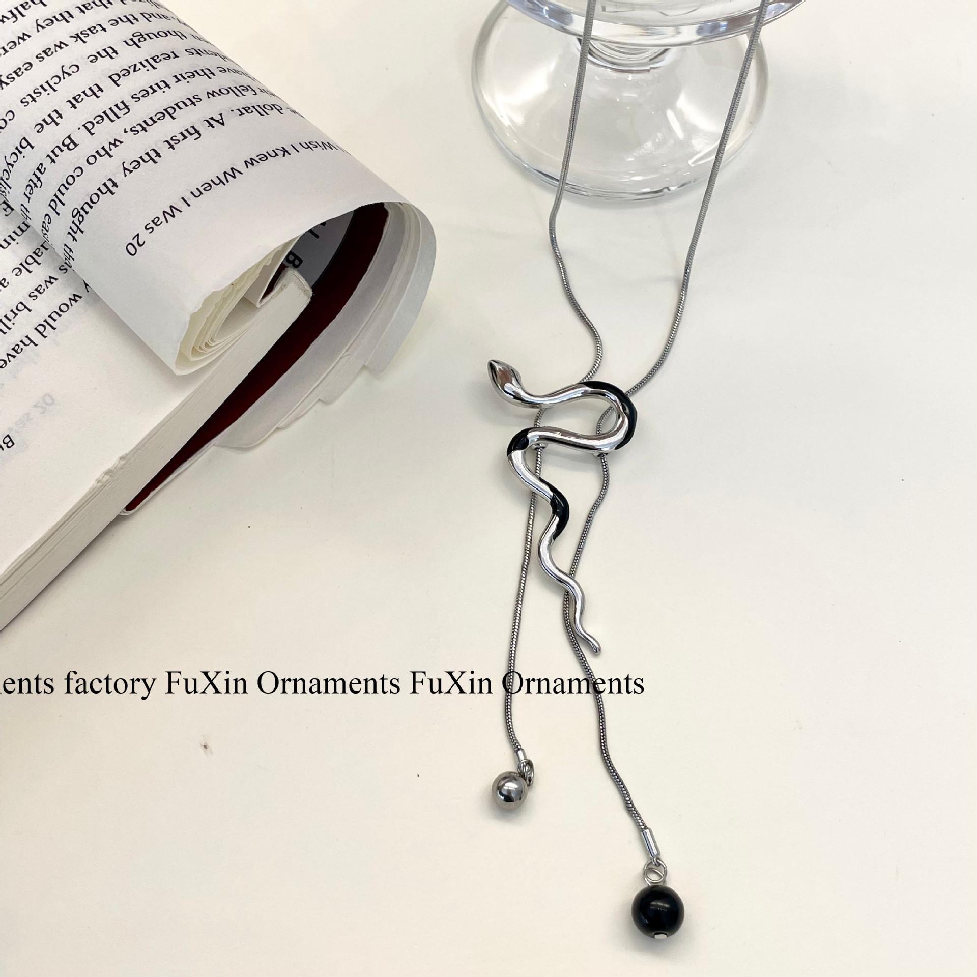 

«Чарівне дизайнерське намисто: Ланцюжок для висувного светра унісекс, серія Ice Snake, осіння колекція glaze snake чорний