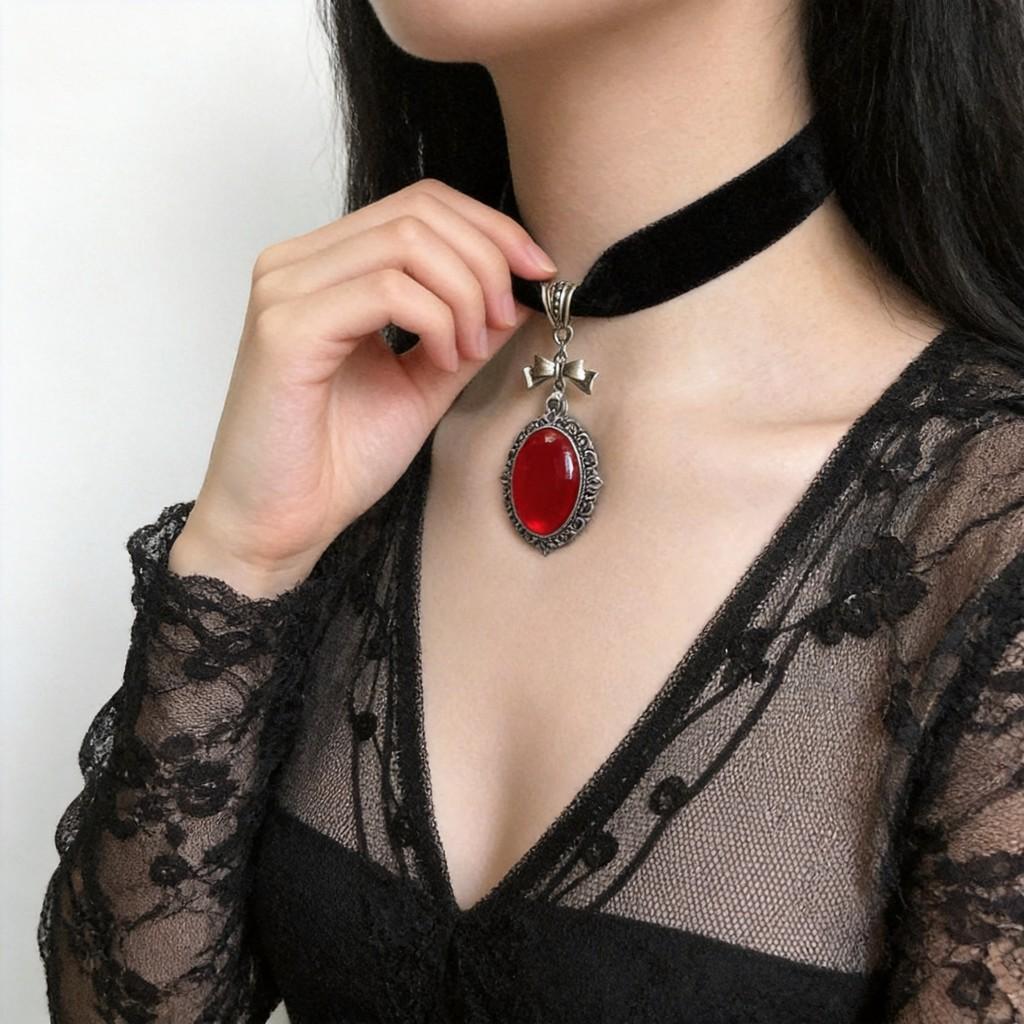 Classic Retro Velvet Waterdrop Pendant Necklace With Alloy Animal Charm For Women