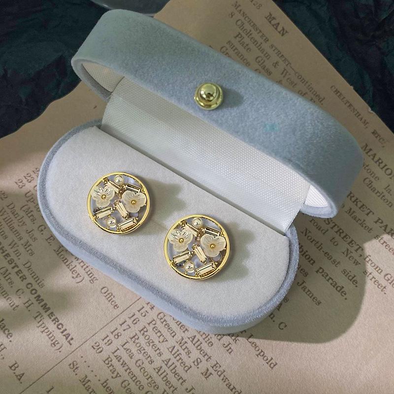 2023 High-Grade S925 Sterling Silver Round Geometric Flower Zircon Stud Earrings - Stylish and Elegant основного изображения