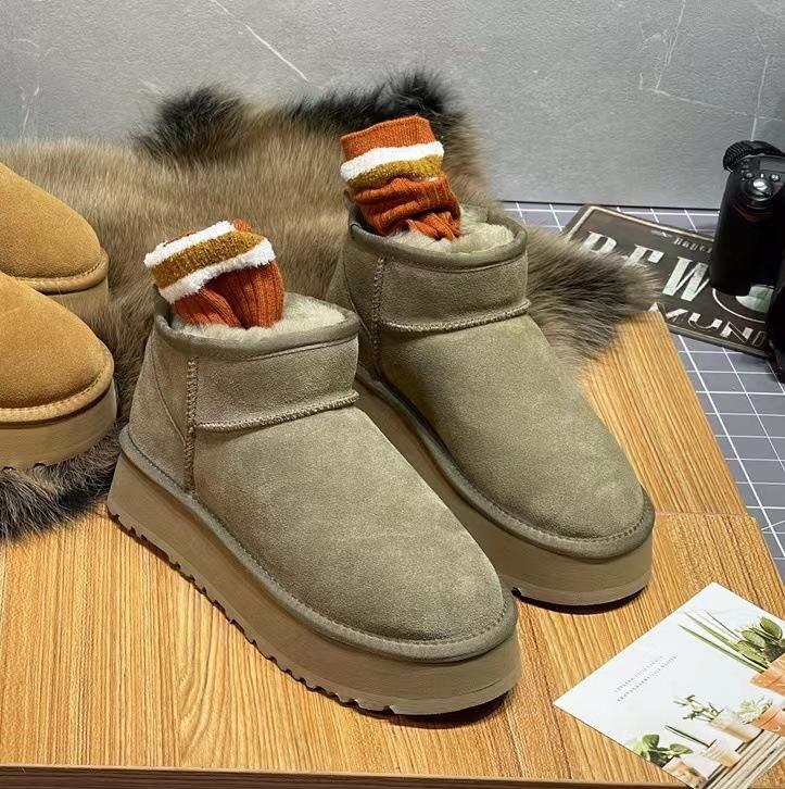 Fur integrated snow boots women's 2025 winter Zhou Dongyu same thick-soled heightening leather wool short boots burst