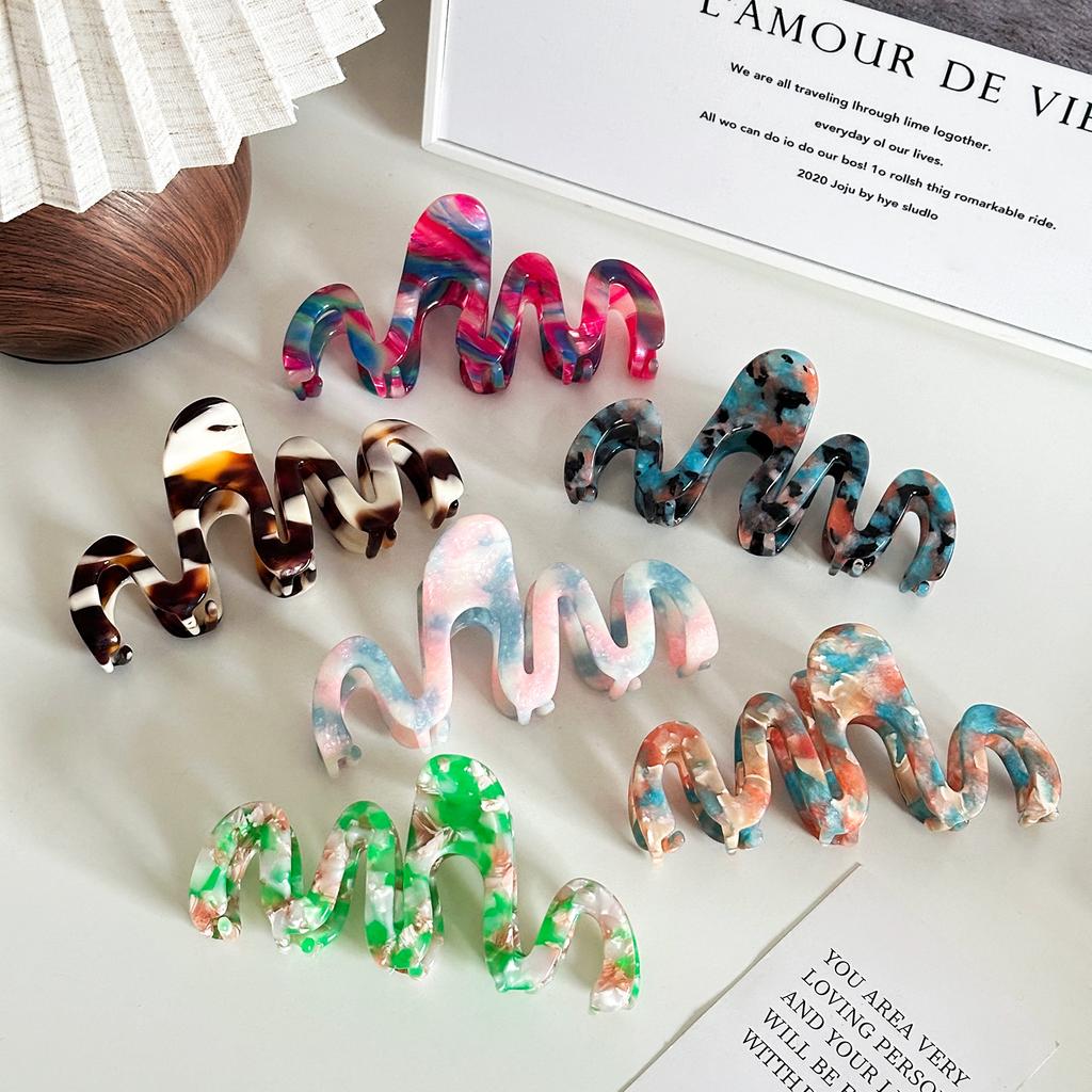 Chic 4mm Acetate Hair Claw For Elegant Hair Styling With A Trendy Fall 2024 Aesthetic