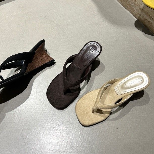 2025 new niche square head wood grain wedge flip-flops summer versatile comfortable high heel pinch foot cool slippers women