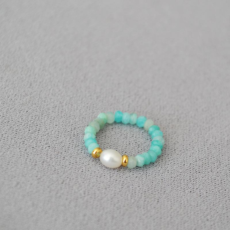 

Эластичное кольцо с бусинами из турмалина и амазонита в стиле ретро