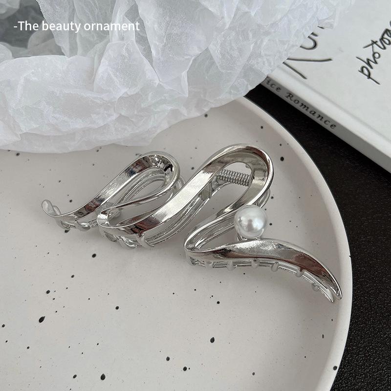 קליפס שיער גדול בצבע כסף מטאלי לשיער עבה - אביזר שיער לנשים