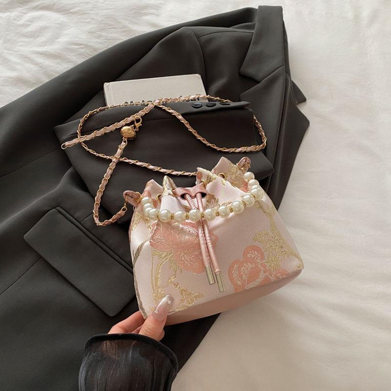 

New Chinese style large capacity 2025 new cheongsam style pearl foreign style pumping belt Chinese style crossbody portable bucket bag