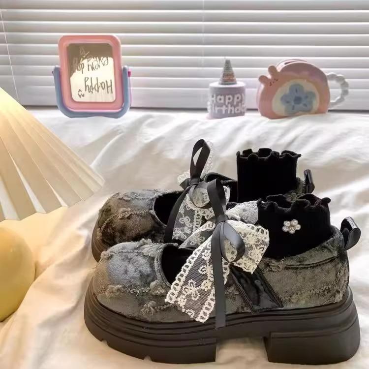 

Платформа женские осенние кружевные туфли Мэри Джейн на липучке с цветком и большой головкой с мелким вырезом 40