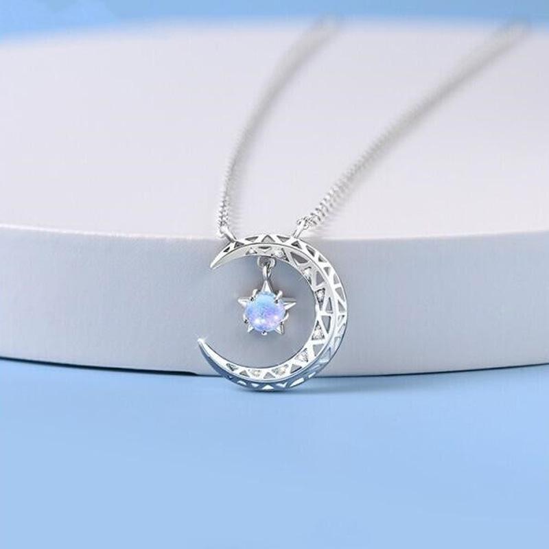 Dream Fall Star Moon Necklace: Light Luxury Galaxy Pendant 2025 - New Women's Fashion, Simple Dream Chasing Galaxy Design.