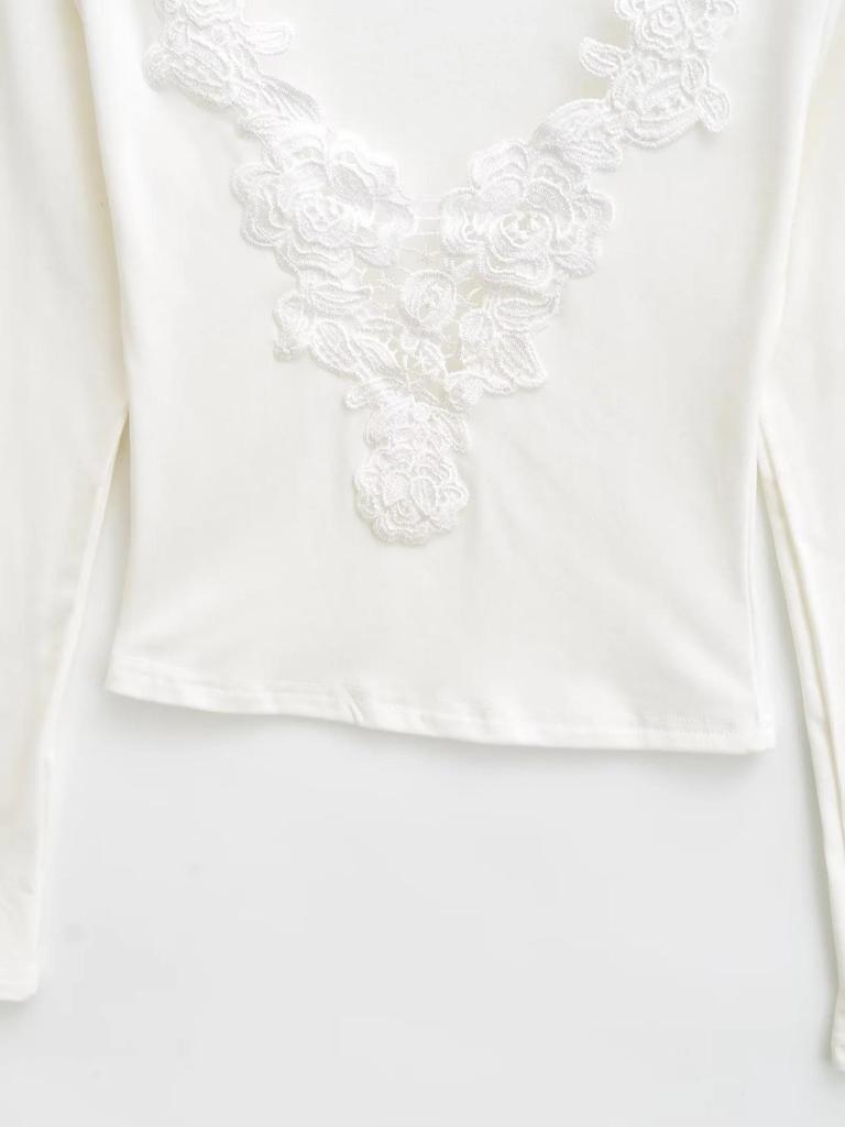 Spicy Girl Lace Patchwork Deep V-Neck Long Sleeve T-Shirt for Women - Slim Fit Brushed Base Layer for Autumn/Winter