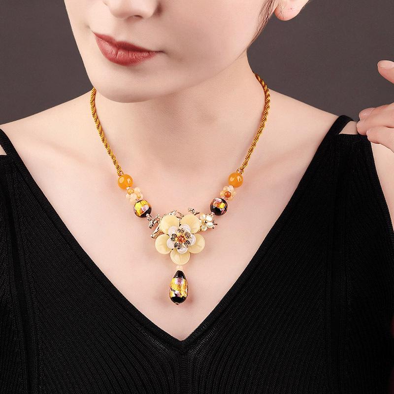 GemChic Women's New Classical Ethnic Glaze Flower Petal Pendant Necklace Vintage Adjustable Chain Fashion Birthday Christmas Jewelry Gift