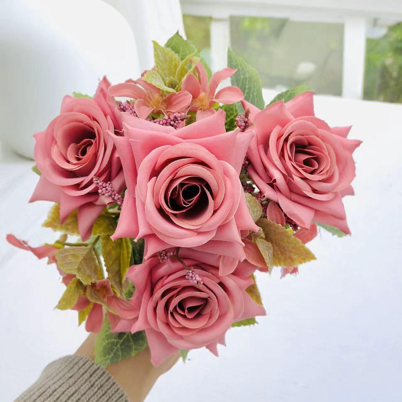 Seven-Headed Silk Rose Hairpin: Artificial Floral Bouquet for Home, Wedding, and Photography Decor темно-розовый