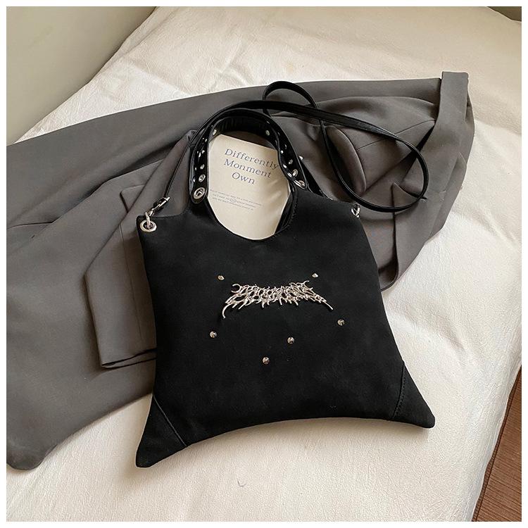 Lazy wind large capacity bag women's new fashion niche canvas portable commuter underarm bag