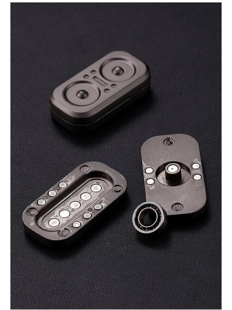 Owl Card Pusher Metal Fidget Spinner with Magnetic Snap and Decompression Features