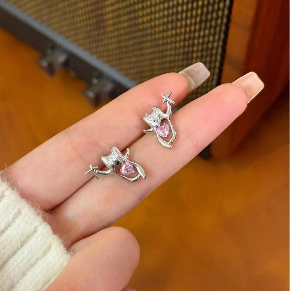 Adorable Star-Catching Kitten Earrings: Sweet Pink Heart Design for Girls and Women