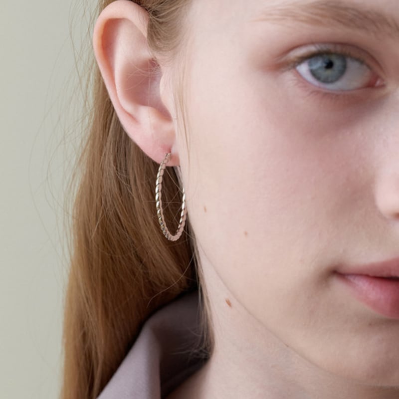 Primaute thin round earring