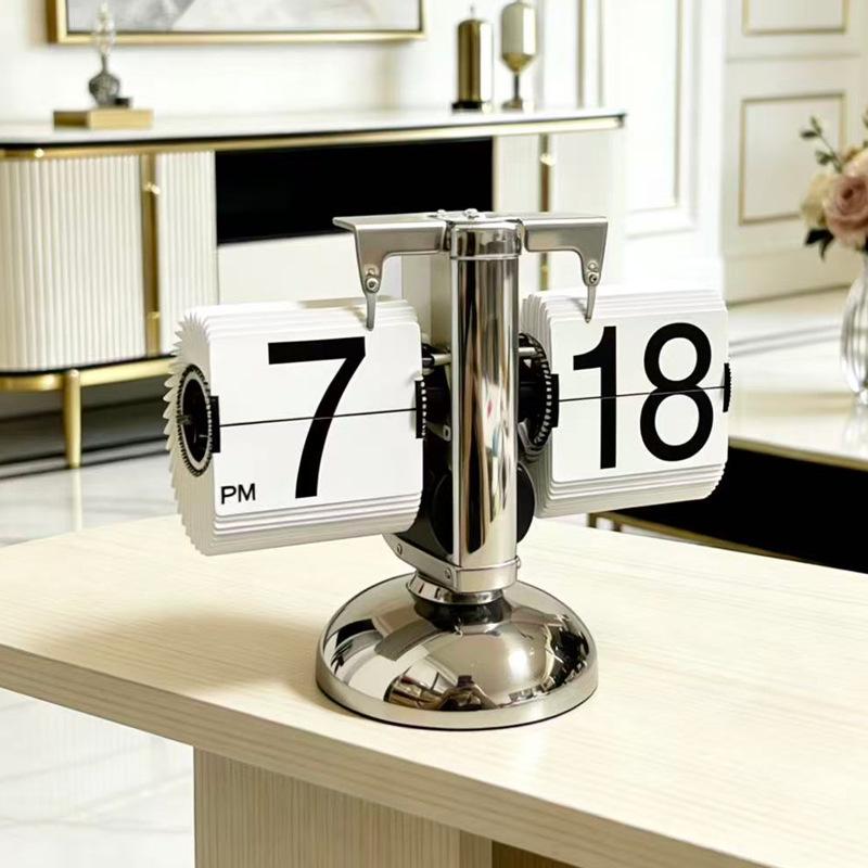 European Retro Mechanical Flip Clock - Desktop Ornament for Living Room
