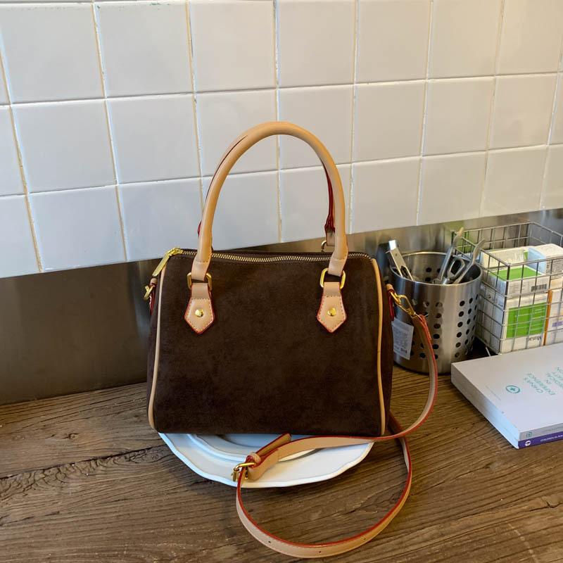 High-end niche bag women's leisure Boston bag 2025 new trendy autumn and winter versatile single shoulder crossbody pillow bag