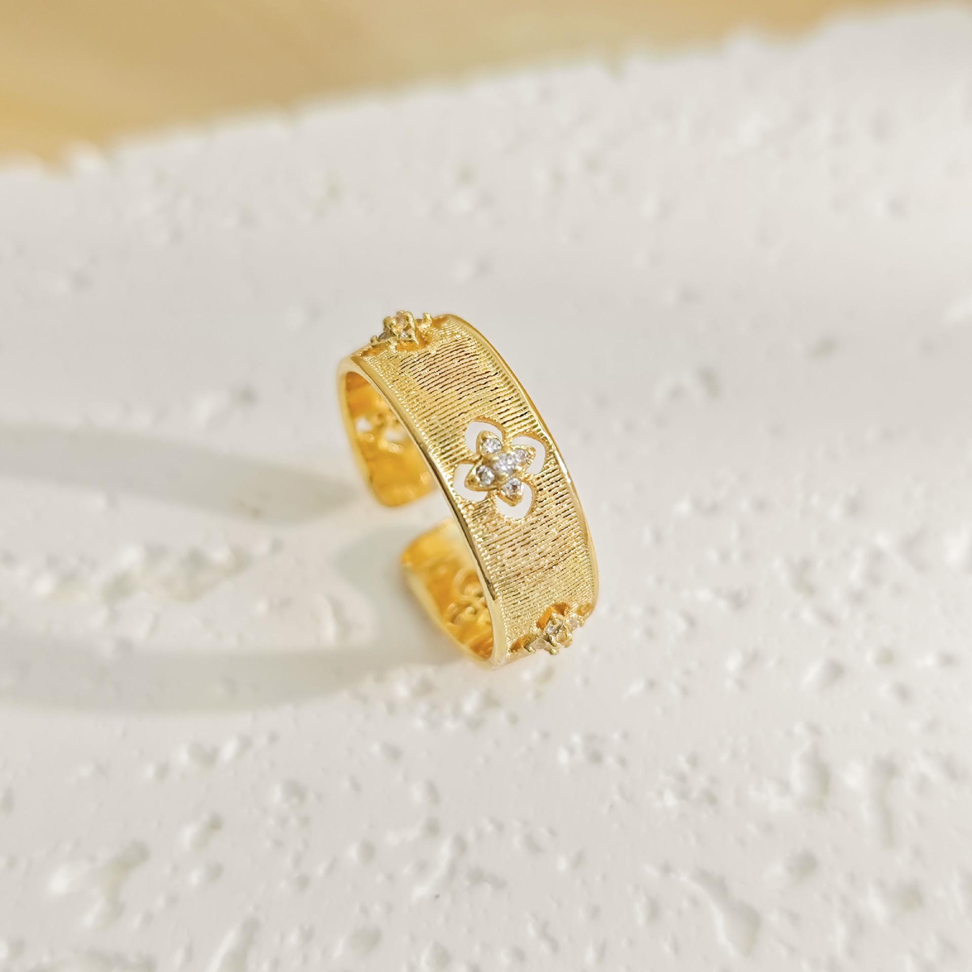 Vintage Luxury Four-Leaf Clover Open Ring for Women - Elegant Index Finger Jewelry