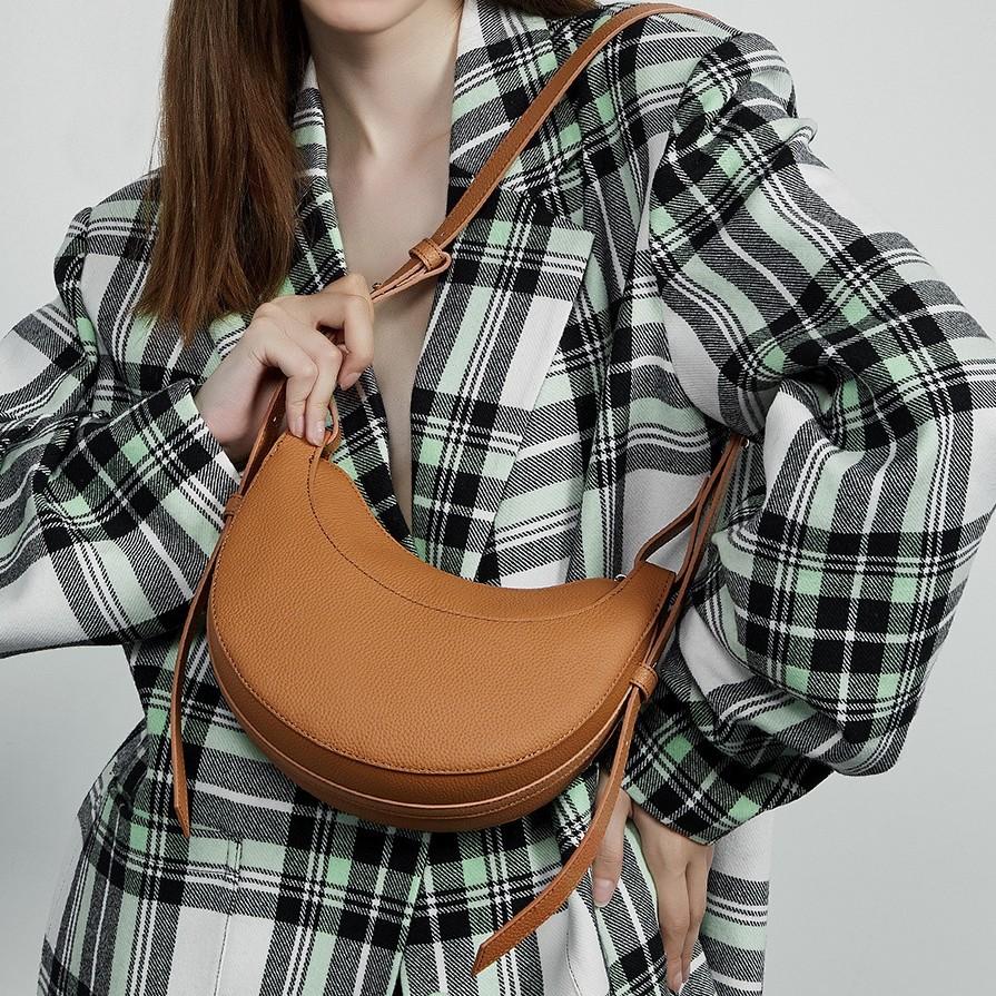 The First Layer Of Cowhide Design, High-Quality Texture Crossbody Crescent Bag, Women'S Genuine Leather Underarm Saddle Bag.