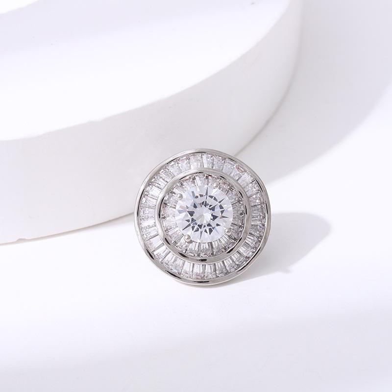 

Stylish Korean Brooch: Unisex Trendy Lapel Pin for Suits & V-Necks серебряный