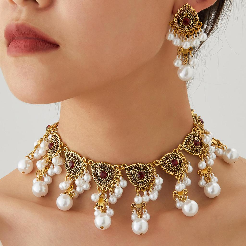 Retro Hollow Water Drop Jewelry Set: Women's Necklace and Earrings