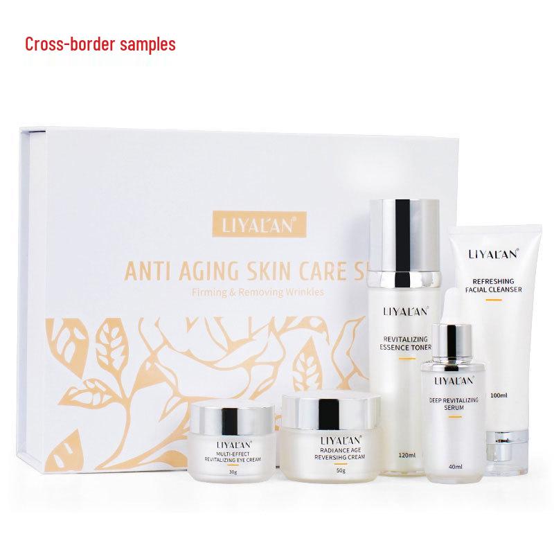 

Укрепляющий и успокаивающий набор для ухода за лицом из 5 средств для ухода и восстановления