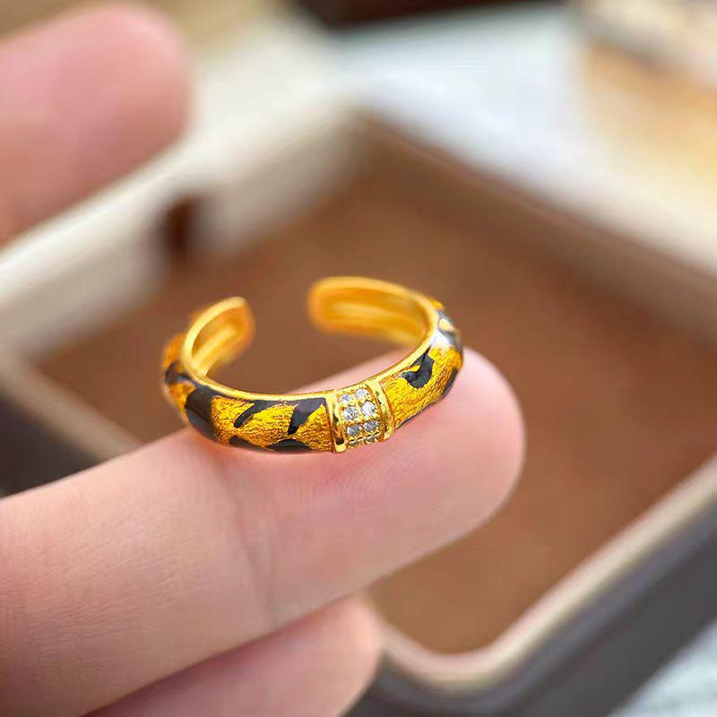 Позолоченный набор украшений с леопардовым принтом: Браслет, кольцо и ожерелье со стразами для женщин.