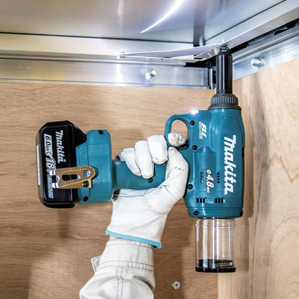 Makita Akkubetriebener Nietapparat RV150DZ