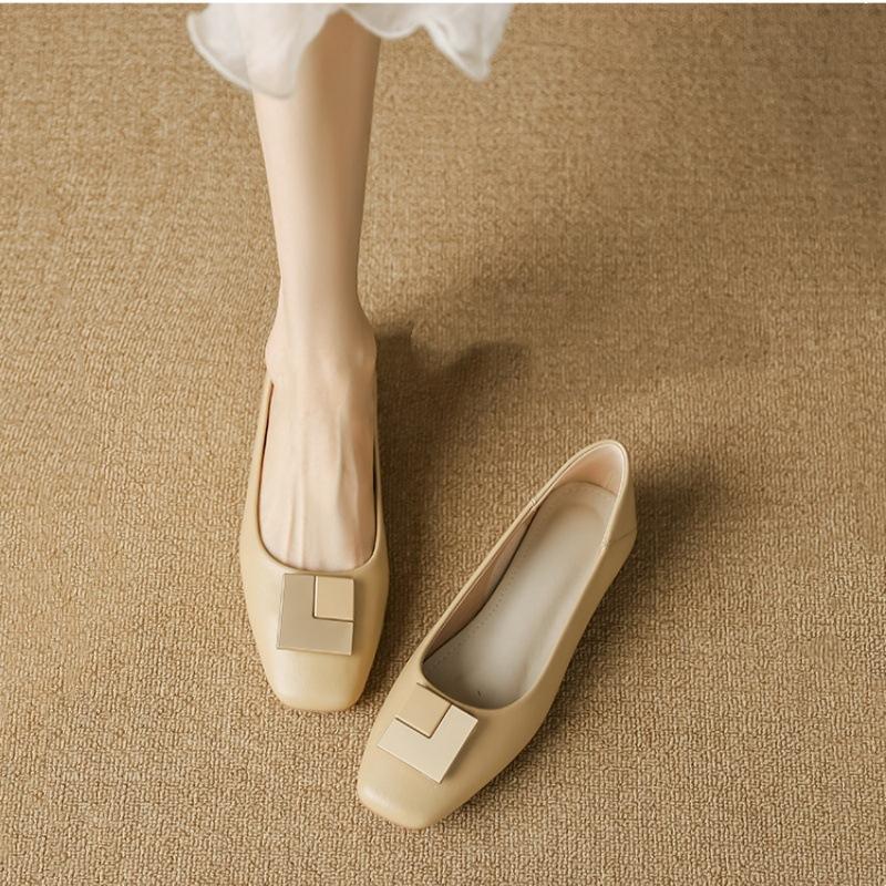 

Fairy wind square head shallow mouth Mary Jane single shoes female 2025 new with skirt flat beanie shoes 40 абрикосовый