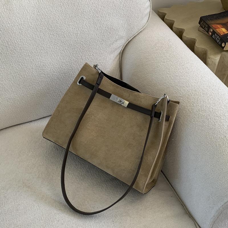 

Винтажная матовая кожаная портативная сумка-тоут женская 2025 осень новая трендовая вместительная сумка-шоппер для поездок на работу, на плечо, под мышку хаки