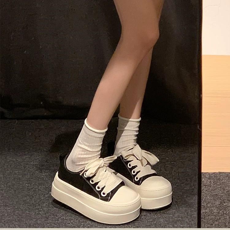 European station soft leather thick baseplate shoes women's 2025 spring and autumn new small white shoes round head lace-up casual bread shoes