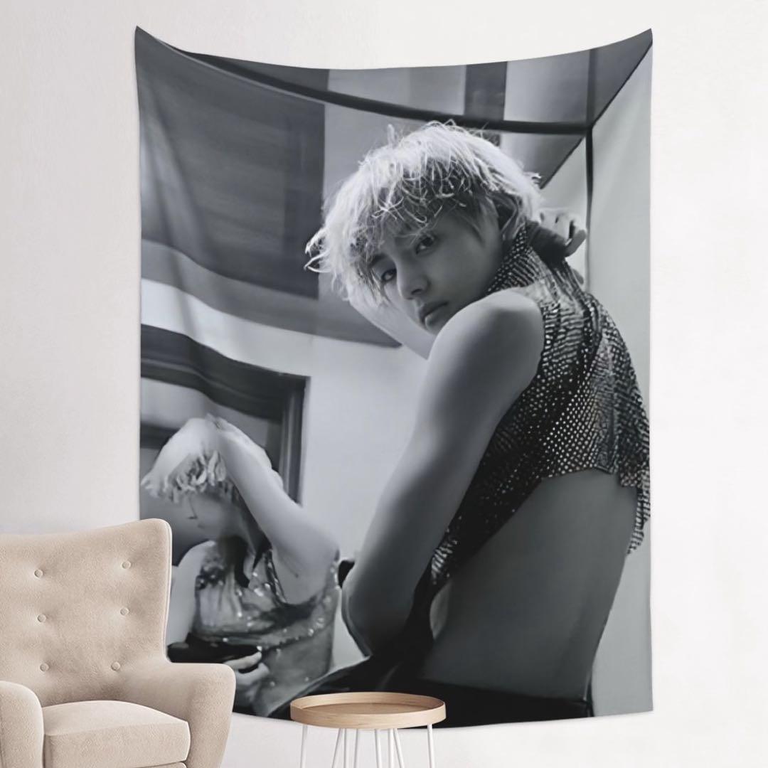 

[ИСПОЛЬЗОВАННЫЙ] BTS Tapestry Reve Taehyung VV