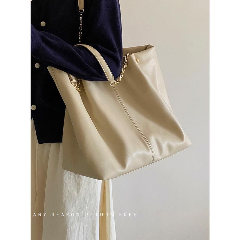 

Bag 2024 new soft leather tote bag large capacity female niche senior sense college student class portable shoulder bag