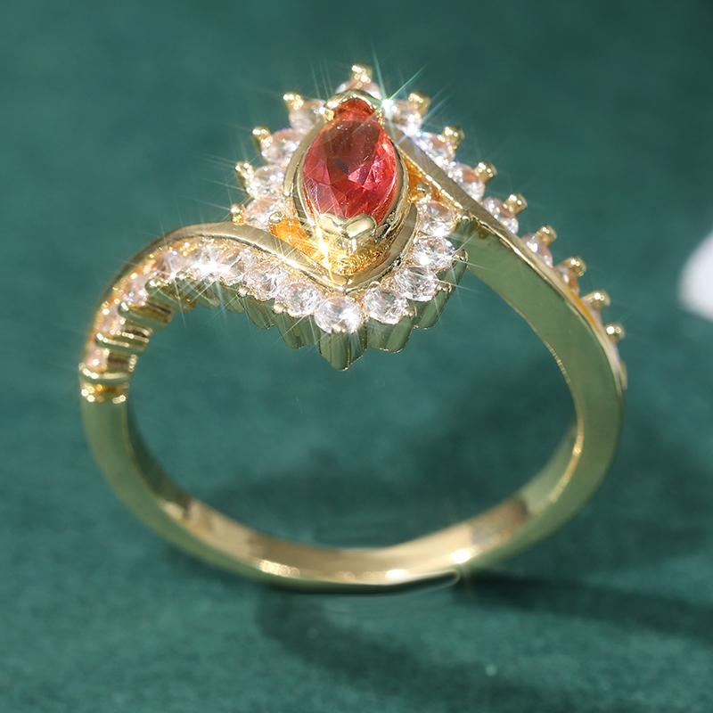 Fashion Sparking Red Synthetic Zirconia Golden Plated Ring for Women Gorgeous Elegant Banquet Bridal Wedding Jewelry Accessories