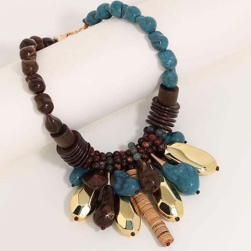 

1PC European and American luxury style gold metal multi-material mix and match necklace, retro exaggerated personality collarbone chain