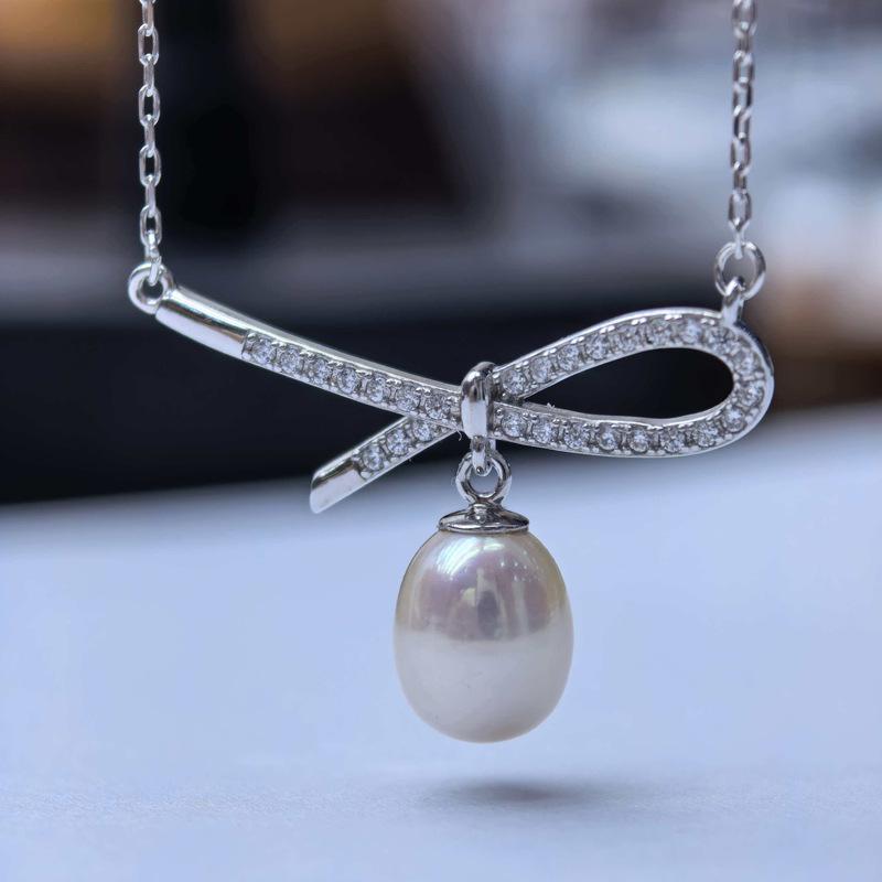 

Teardrop Freshwater Pearl Necklace: High-Luster Pendant on Elegant Clavicle Chain 8-9mm Rice Shape (Strong Luster, Nearly Flawless)