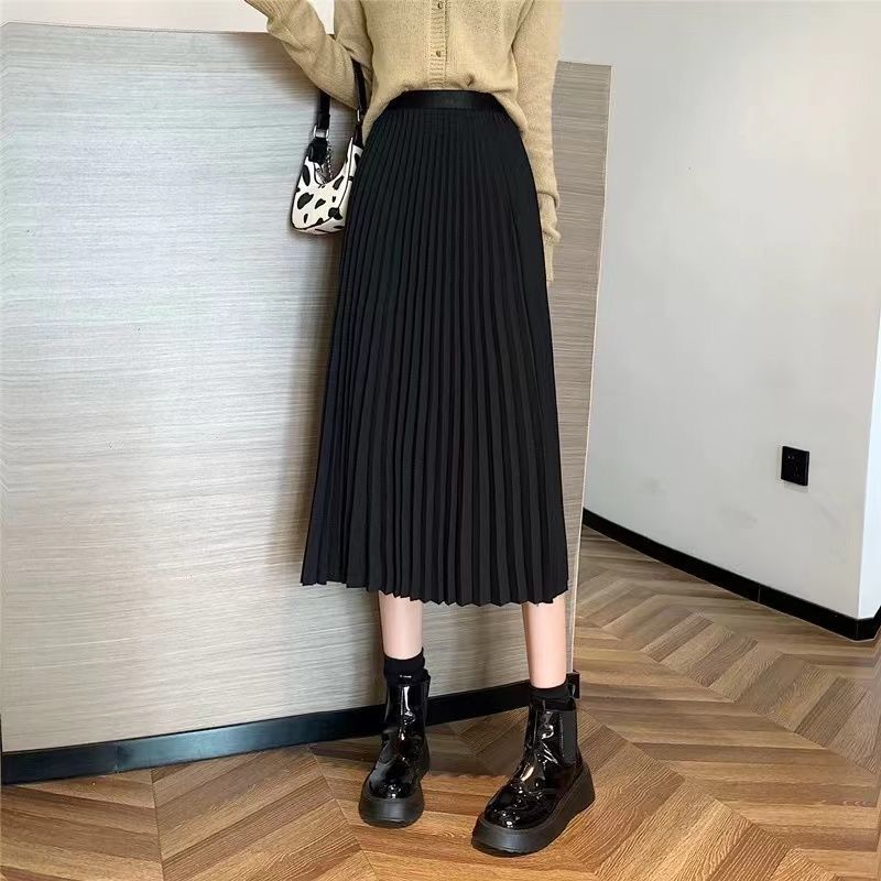 Black Mid Length Pleated Skirt with A Thin, High Waisted and Drooping Feel for Summer The Pleated Mid Length Skirt
