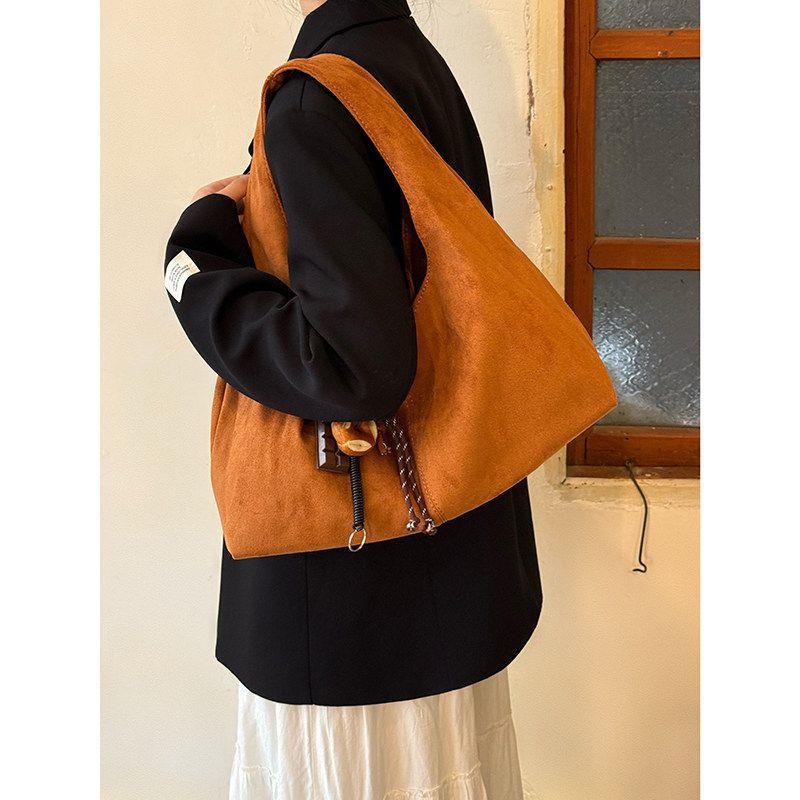 Tote Bag Women's Large Capacity Commuter Shoulder Bag with High-end Style and Versatile Design for The Underarm Area