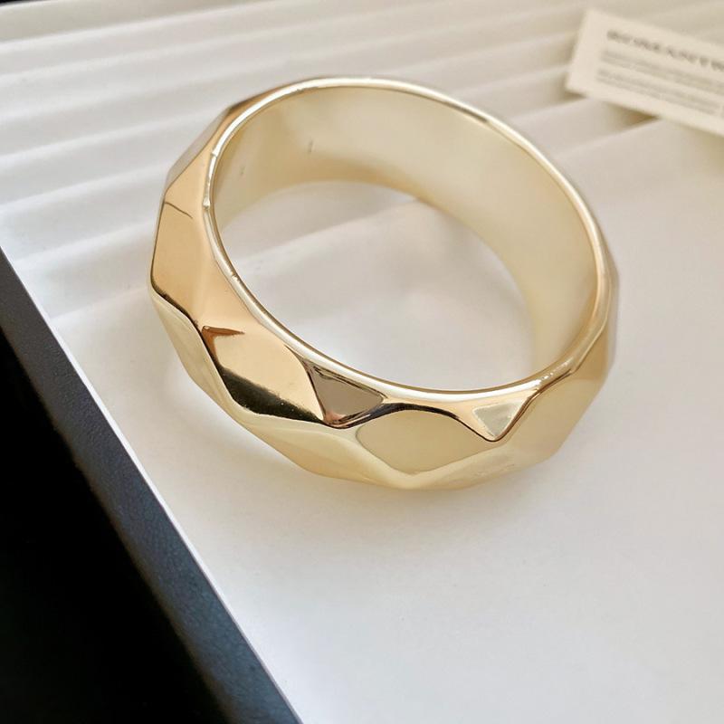 European and American Beige Irregular Geometric Resin Bracelet Light Luxury Temperament Bracelet Retro Exaggerated Jewelry Women