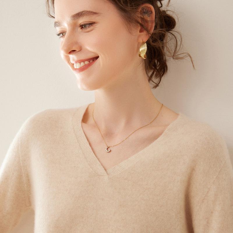 Women's Long Sleeve V-Neck Cashmere Knit Base Layer Top: Versatile, Loose, and Slimming Sweater Innerwear.