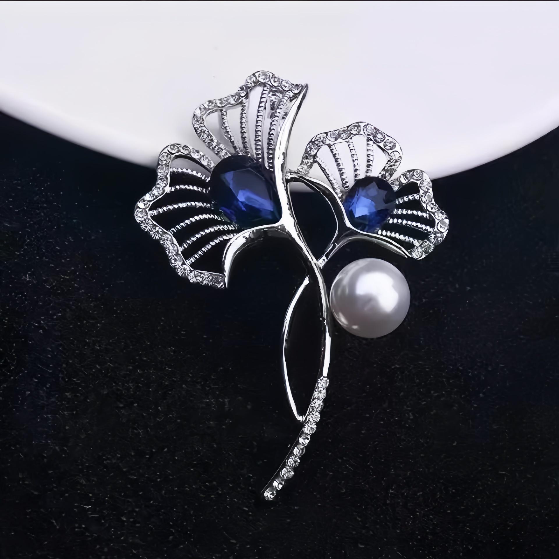 Korean Style Pearl Flower Ginkgo Leaf Brooch with Rhinestones белый