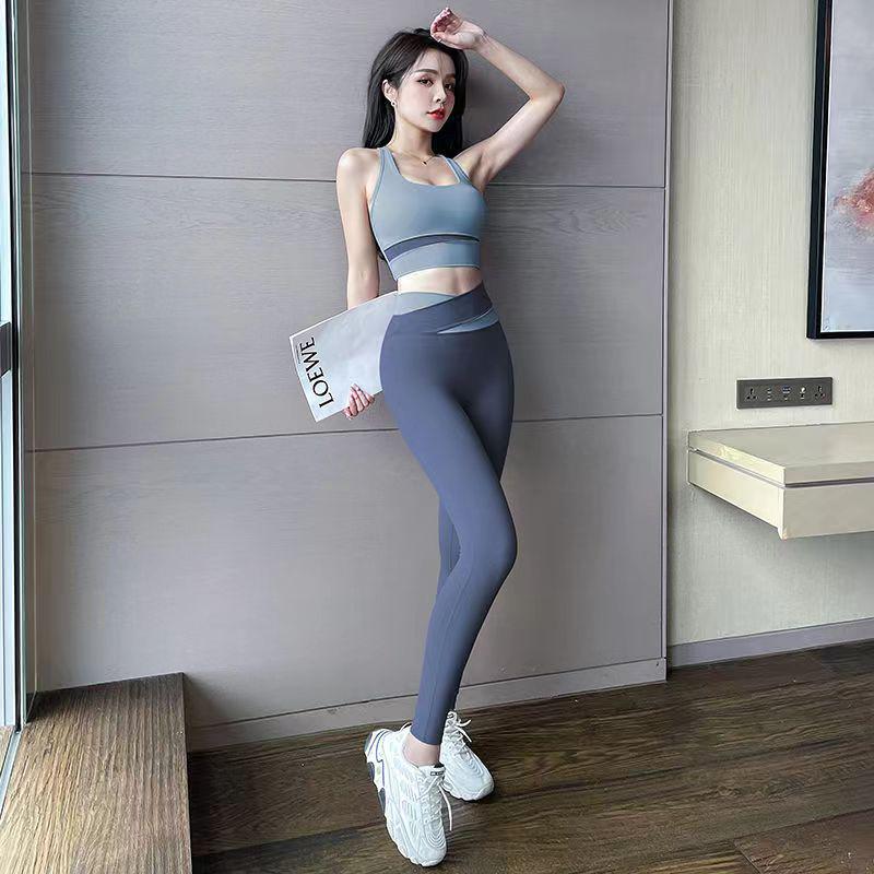 "Seamless Quick-Dry Colorblock Yoga Suit: Breathable, Slim-Fit, Nude, Tight Fitness Wear for Women"