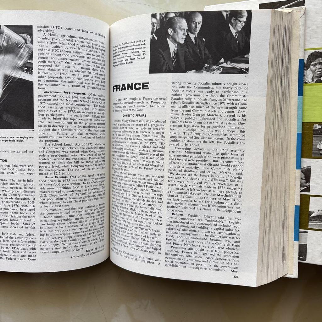 [USED] ENCYCLOPEDIA YEAR BOOK 1976-1980 5-book set