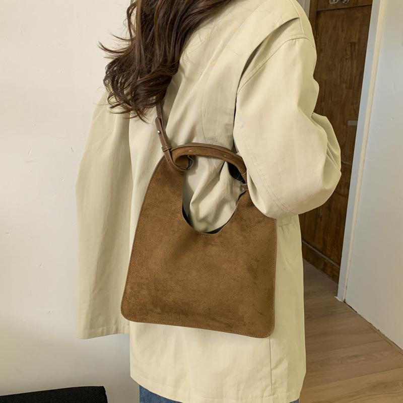 Retro Casual Underarm Bag Women 2025 Autumn and Winter New Fashion Matte Dumpling Bag Korean Version Niche Design High Sense