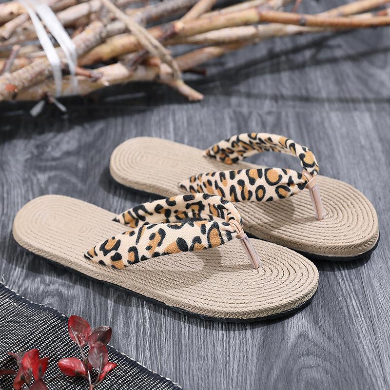 2026 New Women's Trendy Summer Flat Bottomed Beach Flip Flops for Women's Outdoor Wear