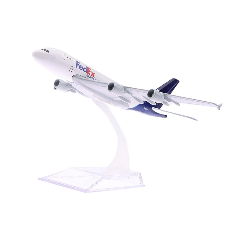Scale 1:400 Fedex Airlines Boeing Aircraft Model - Ideal Addition To Any Diecast Aircraft Collection