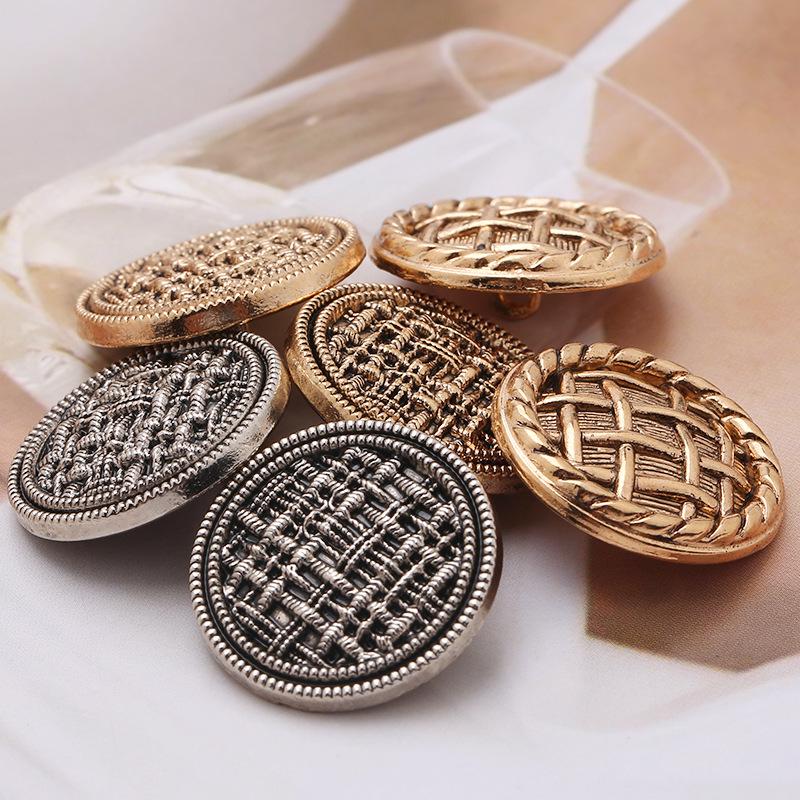 Vintage handgenähter Trenchcoat mit exquisiten Metalldetails